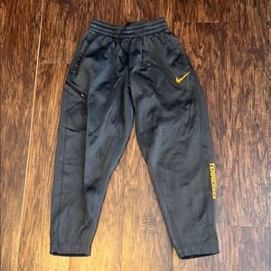 Nike charcoal gray tn Tennis Joggers size L